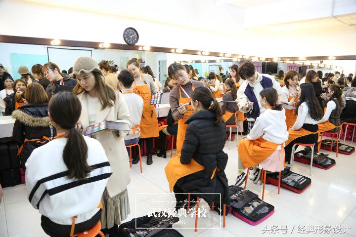 武汉学化妆的学校推荐,武汉化妆学校哪里最好学