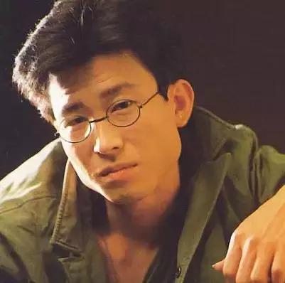 他是刘德华的*用御**词人，过年你一定会唱他的歌！