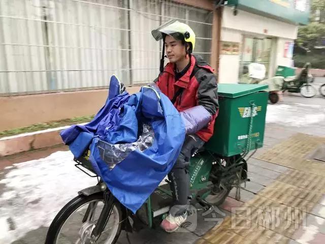 15岁少年吃15包辣条吃进了icu,小孩吃辣条吃进icu