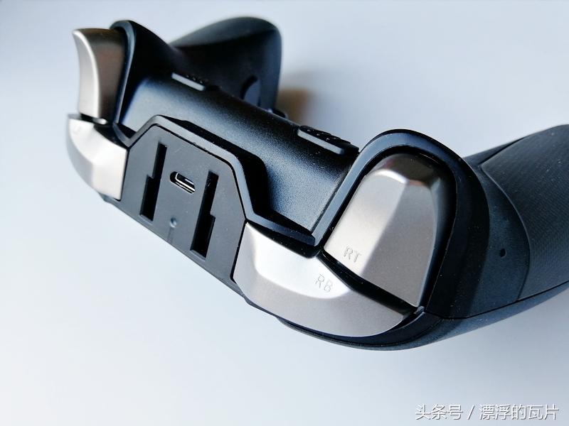 飞智八爪鱼二代手柄玩游戏,飞智八爪鱼游戏手柄推荐