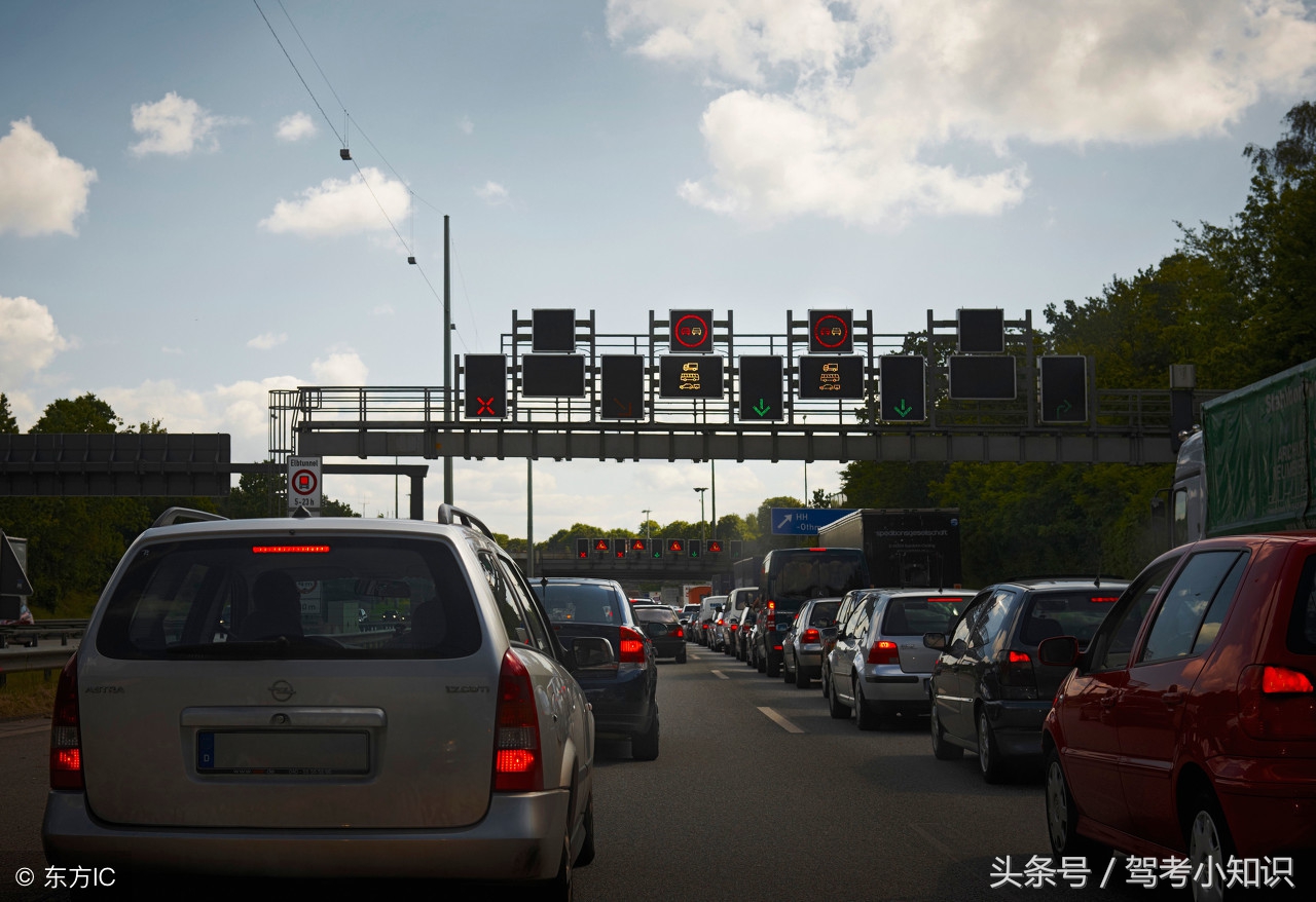 科目三考试遇到红灯怎么操作,科目三3挡行驶遇红灯怎么操作