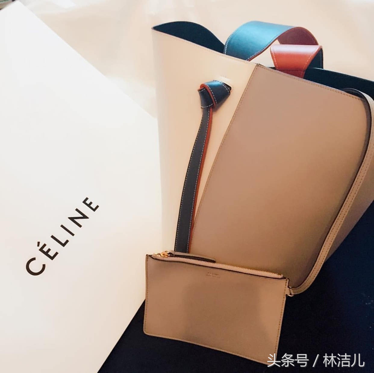 这个女人太强大了，她设计的所有包都成了爆款，连王菲都爱得不行