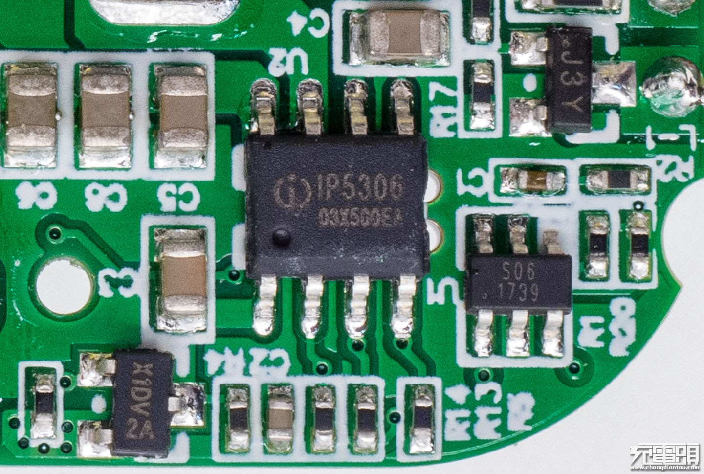 现在手机换电池麻烦,汽车换电池麻烦吗