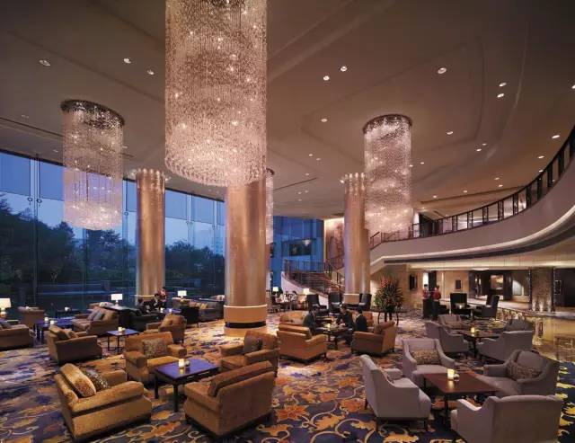 这家酒店复古而优雅,这家酒店科技感满满