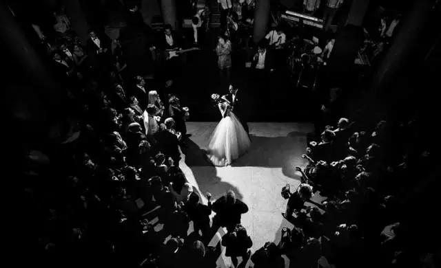 咫尺光年爱如初见意思,咫尺光年爱如初见什么意思