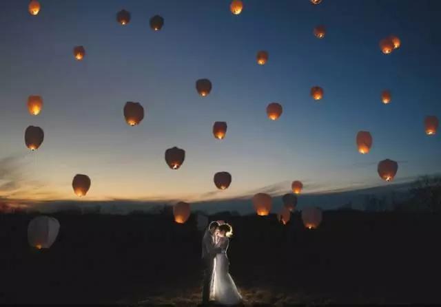 咫尺光年爱如初见意思,咫尺光年爱如初见什么意思