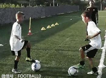 初中篮球基本功训练球感,人人必练的30种足球球感基本功