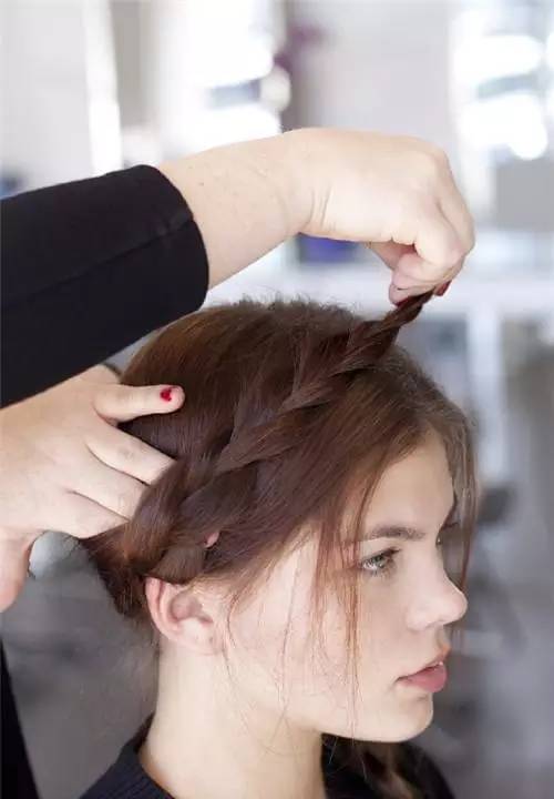 编发三股辫慢动作,编发最简单的三股