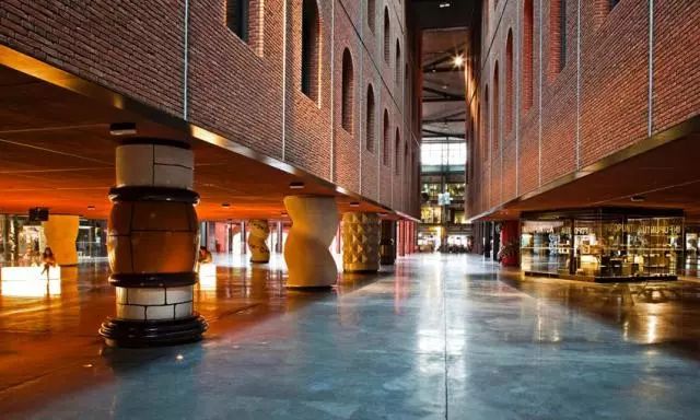 瑗跨彮鐗欏拰姣曞皵宸撮剛,姣曞皵宸撮剛鍦ㄨタ鐝墮