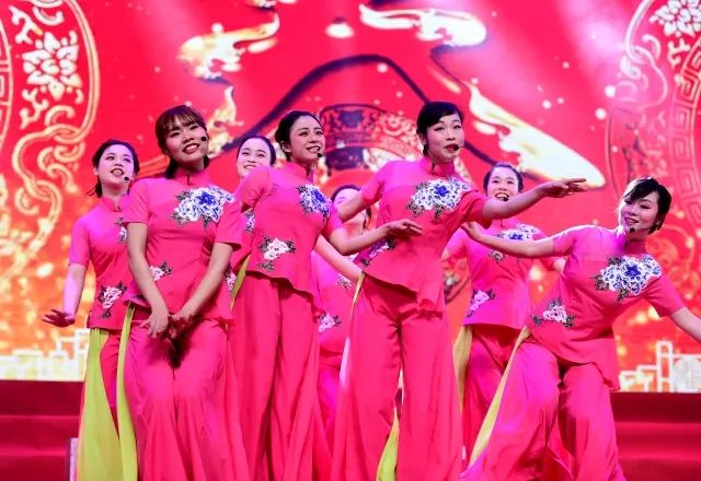 警察节目感动全场观众落泪,慰问演出感动