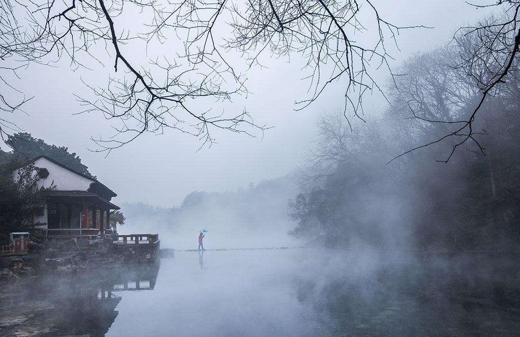 珍珠泉的水韵游览,雪中珍珠泉宛若仙境