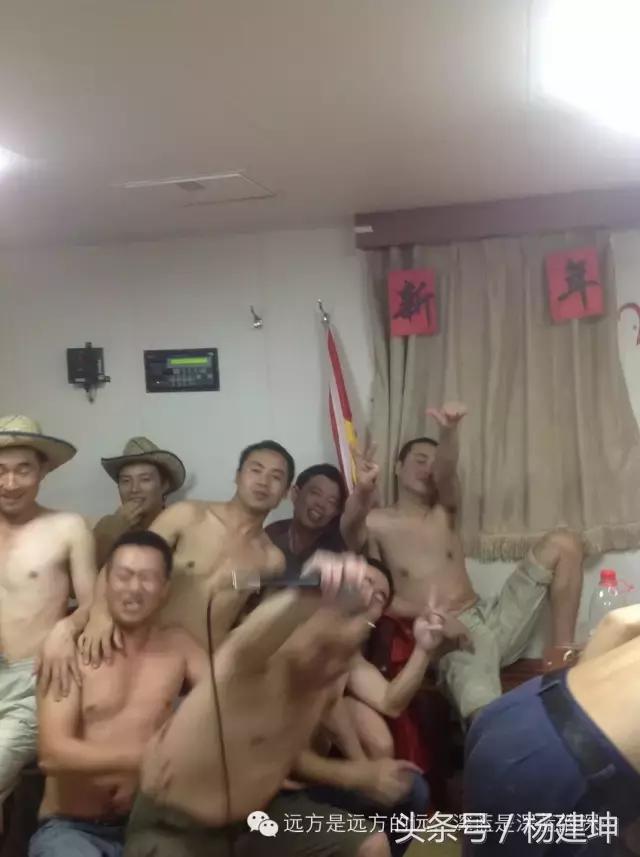 这就是船员，一年又一年，一天又一天，船上的年