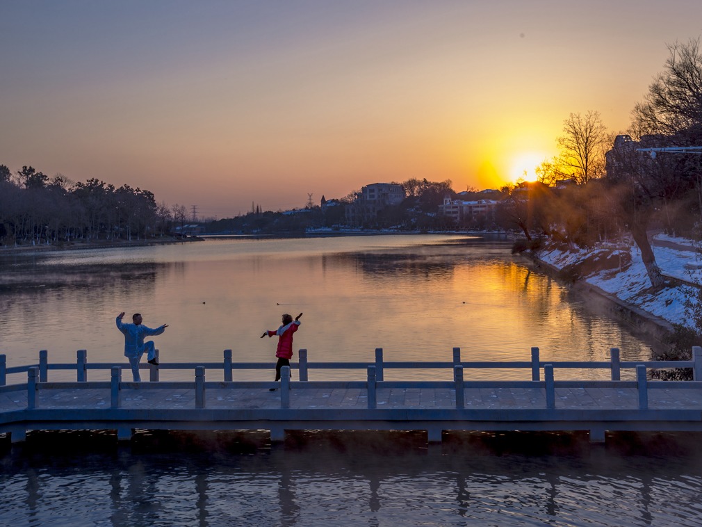 珍珠泉的水韵游览,雪中珍珠泉宛若仙境