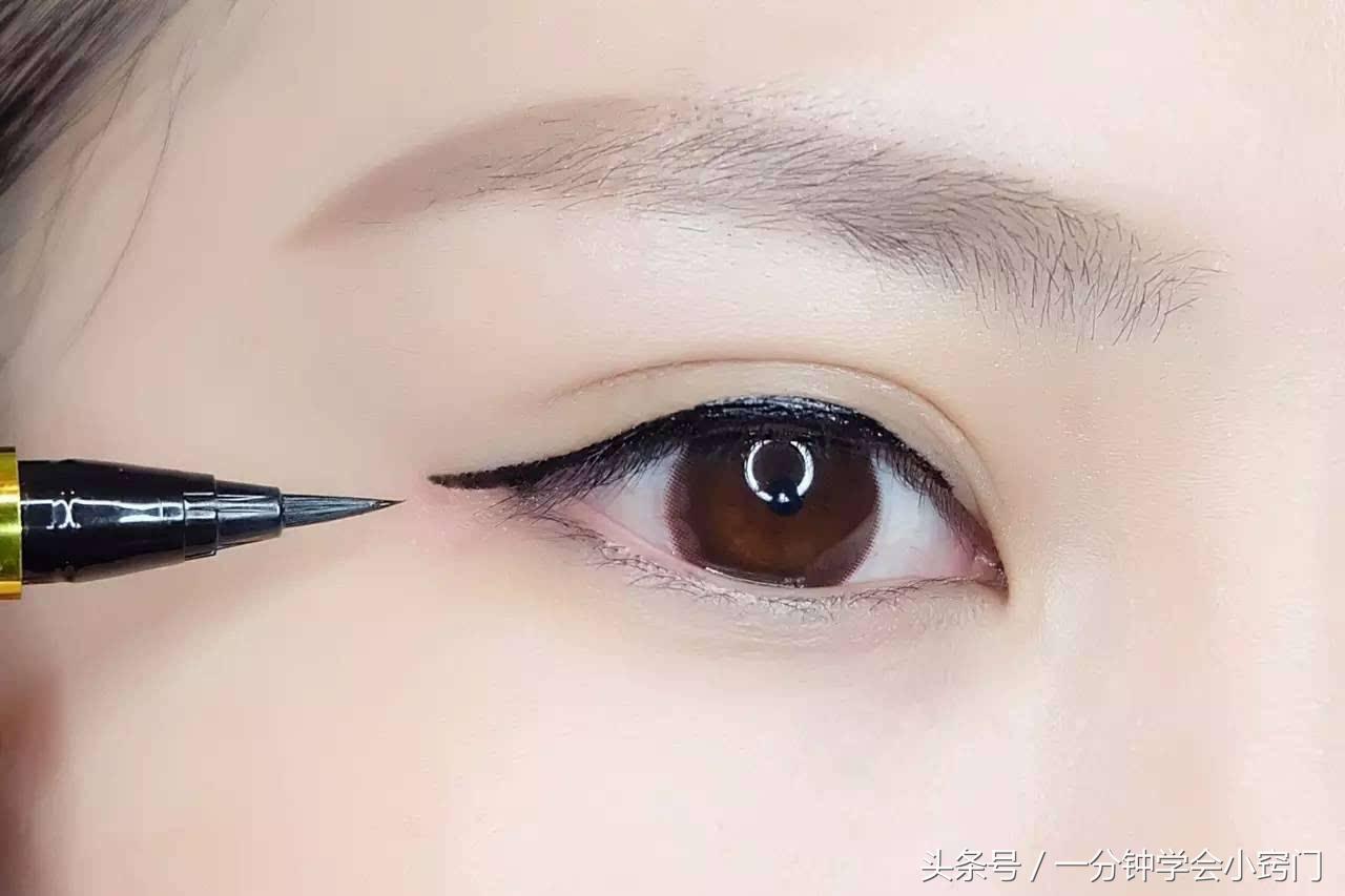 眼线液干了怎么弄,画的眼线怎样快速洗掉