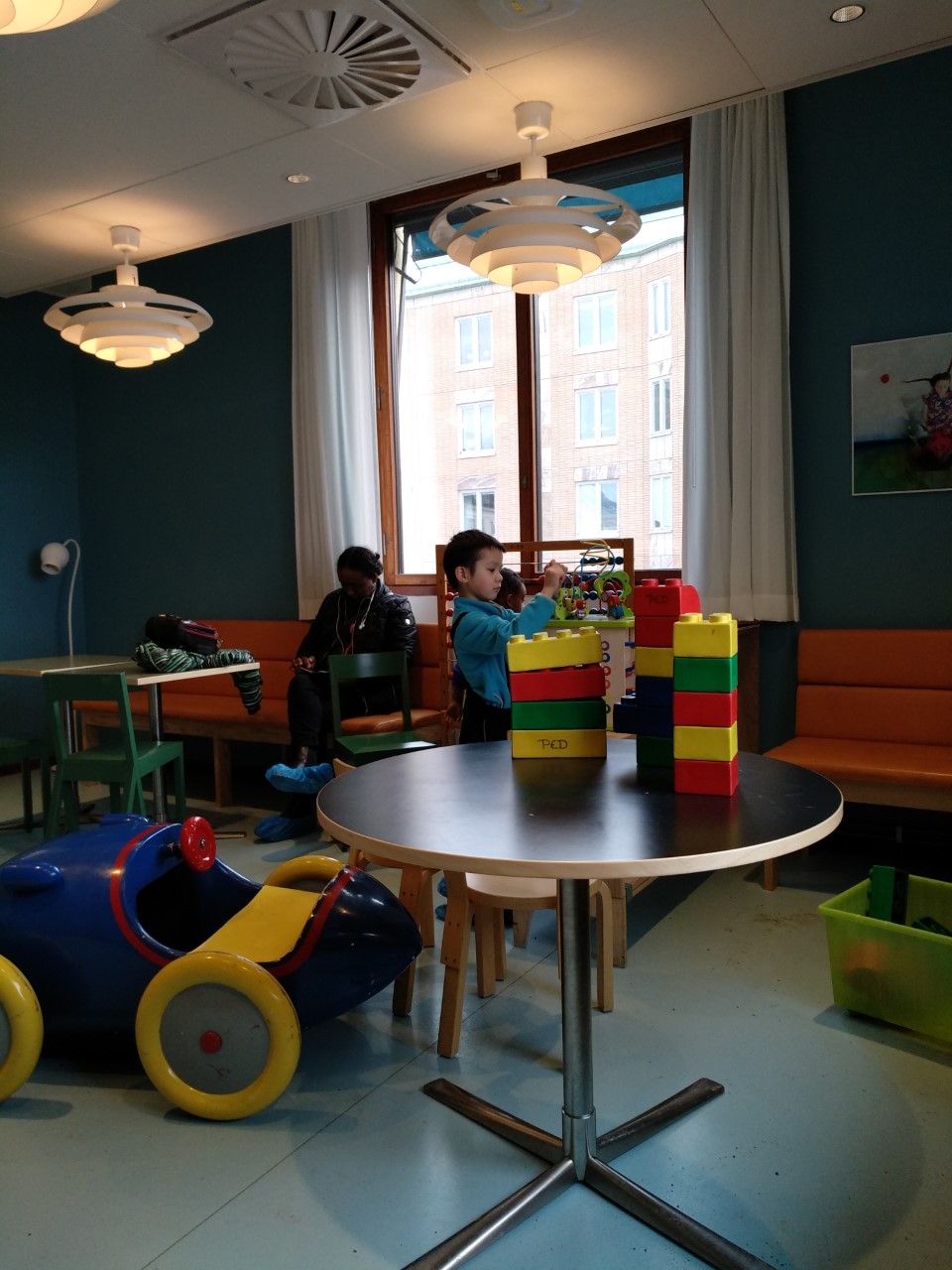 儿童长出多余的牙怎么处理,小孩上门牙有个窟窿怎么办