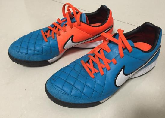 还在为工作迟到而担忧?你甚至可以试试穿这双球鞋跑路!