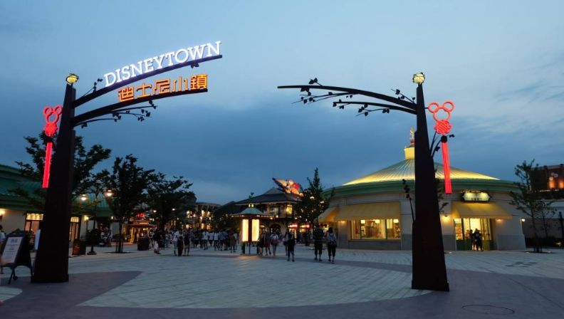 上海可以坐地铁去的古镇,上海国外风情的小镇