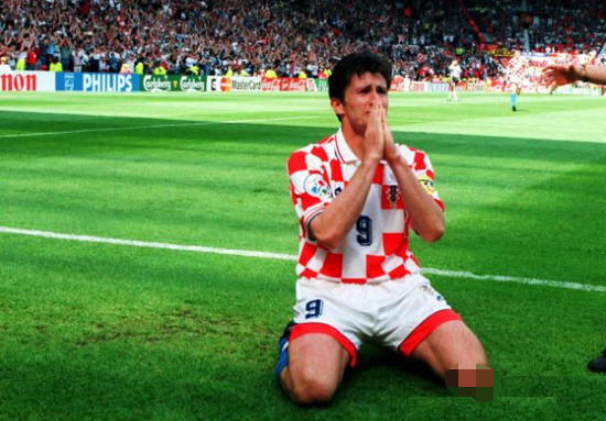 从状态低迷到收获大四喜只需45分钟!阿奎罗诠释何为打脸型前锋