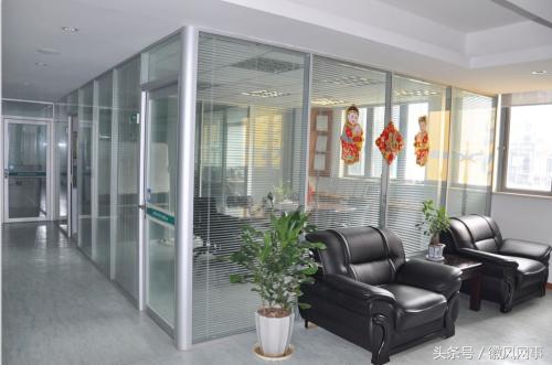 铝型材玻璃隔断框架,铝型材隔断是怎样报价的