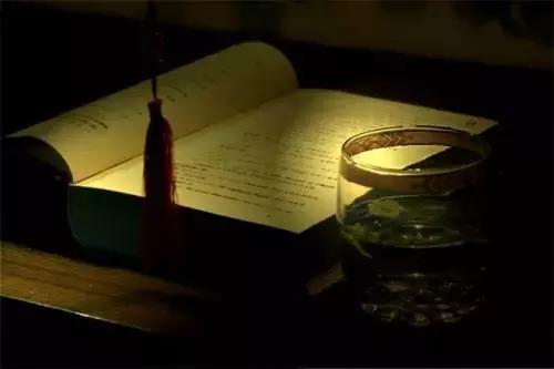 分享｜何家弘是谁？他在中国人民大学如论讲堂开了一场演唱会，座无虚席