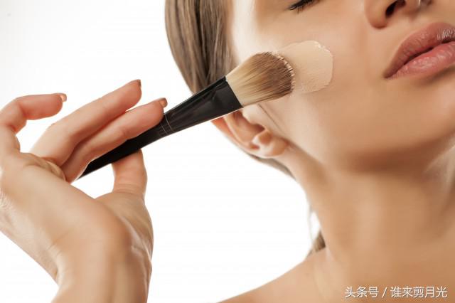 粉饼与粉底液有什么区别,粉底液气垫bb霜cc霜和粉饼的区别
