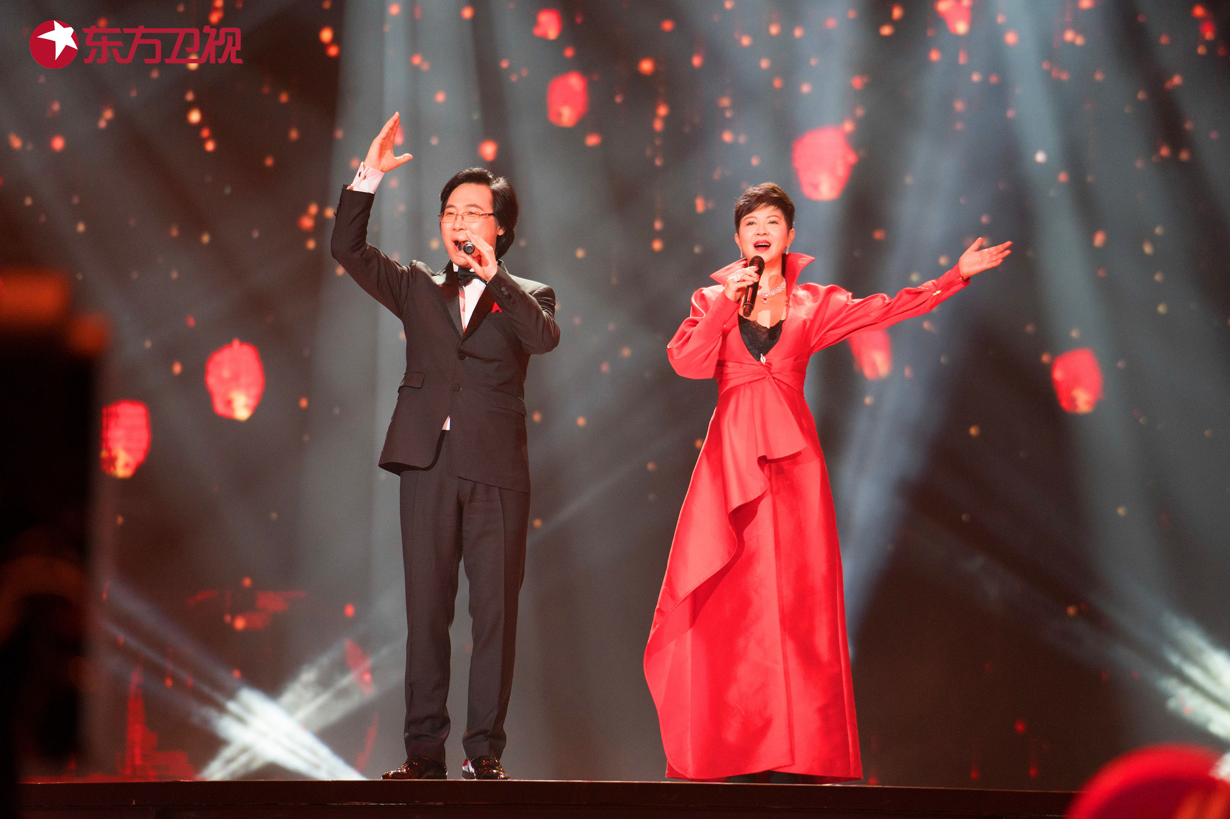 合唱李健孙俪,邓超孙俪看邓紫棋演唱会