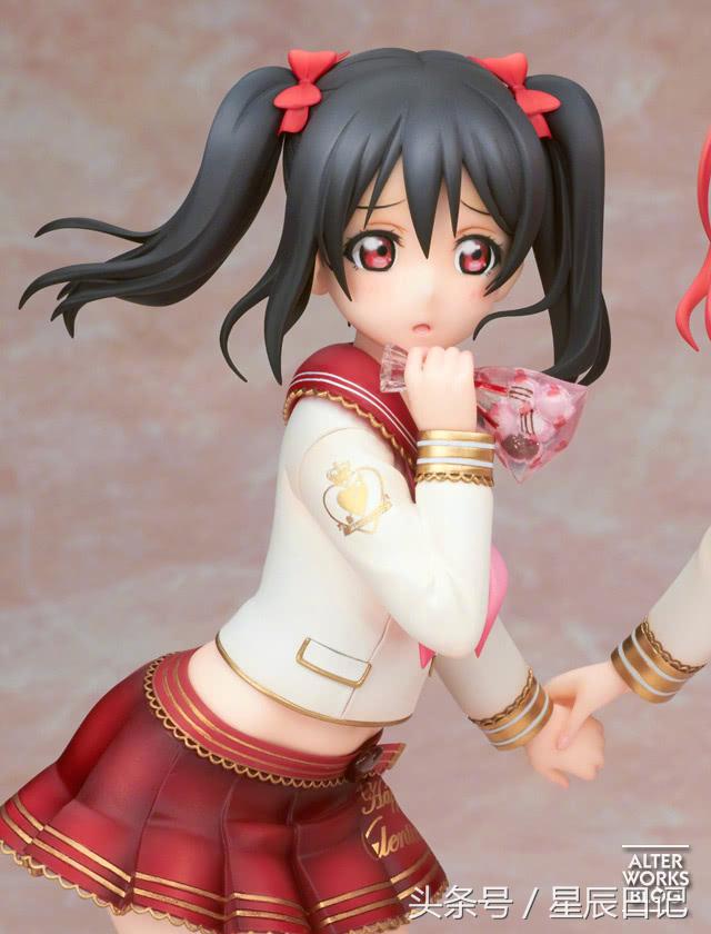 矢泽妮可和西木真姬情侣头像 (情人节矢泽妮可西木野真姬手办)