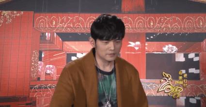 周杰伦因喝奶茶胖了,周杰伦喝奶茶吃茶叶蛋