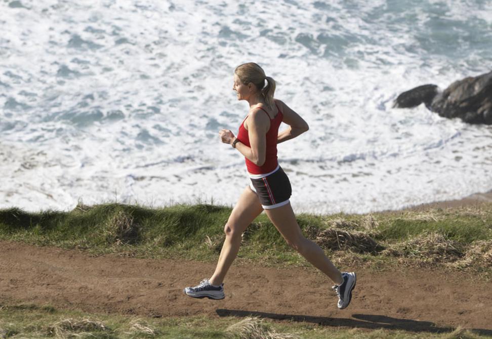 长时间不跑步突然跑步腿疼怎么办,长期不跑步突然跑步后腿疼