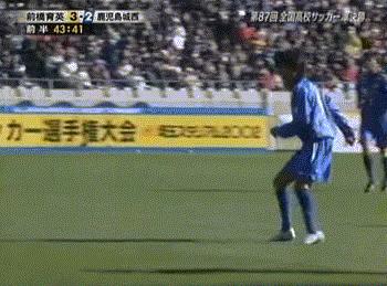 18岁亚冠首秀1传1射斩落上海申花，他另一身份是日本高中射手王