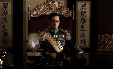 溥仪晚年再次去故宫真实的画面,溥仪晚年参观故宫看见照片挂错了