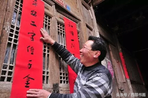 春节贴春联怎么分上下联贴法,贴春联有几种方法区分上下联