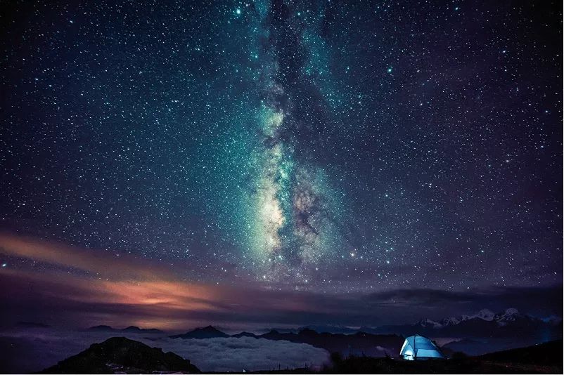 经常去旅行的人钱从哪来,去旅游的钱从哪里来的