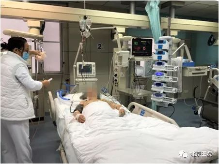 90后护士在icu病房,icu病房的90后男护士天团