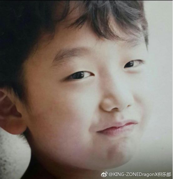 「神探苍扒瓜」LCK榜首KZ战队晒出小花生童年萌照，粉丝：吃可爱长大的吧？