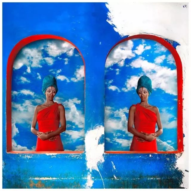 这些令人触目惊心的色彩背后,隐喻着一个国度屈辱的历史