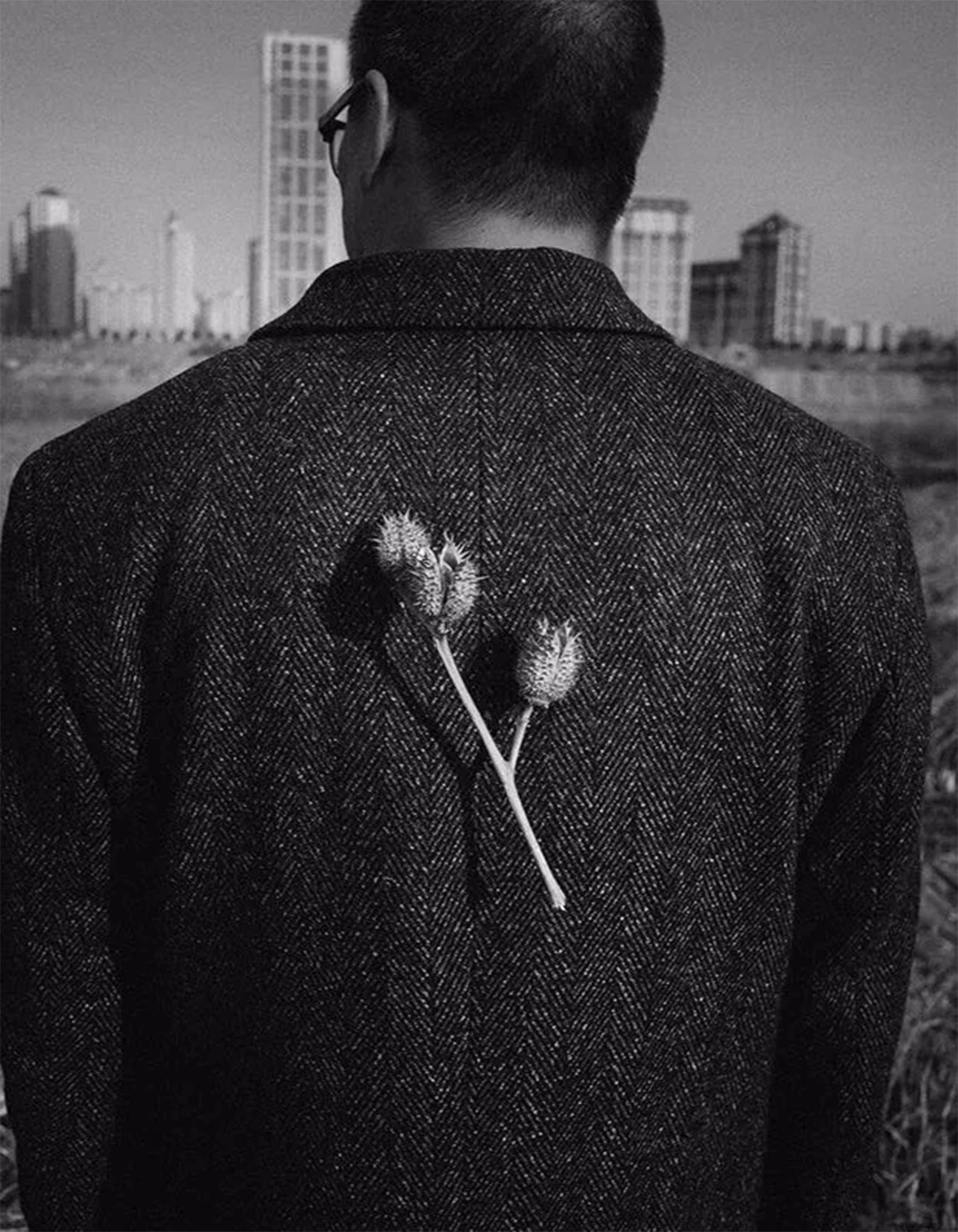 爱一个人会像一个孩子,爱一个人就像爱孩子一样