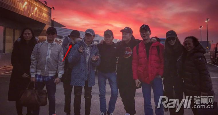 杨紫黑色阔腿牛仔裤,杨紫健身裤