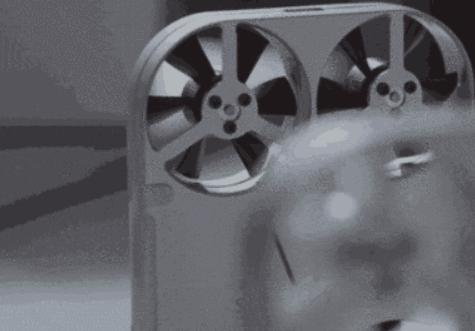 藏在手机壳里放口袋就能带走，这么小的黑科技无人机还是第一次见