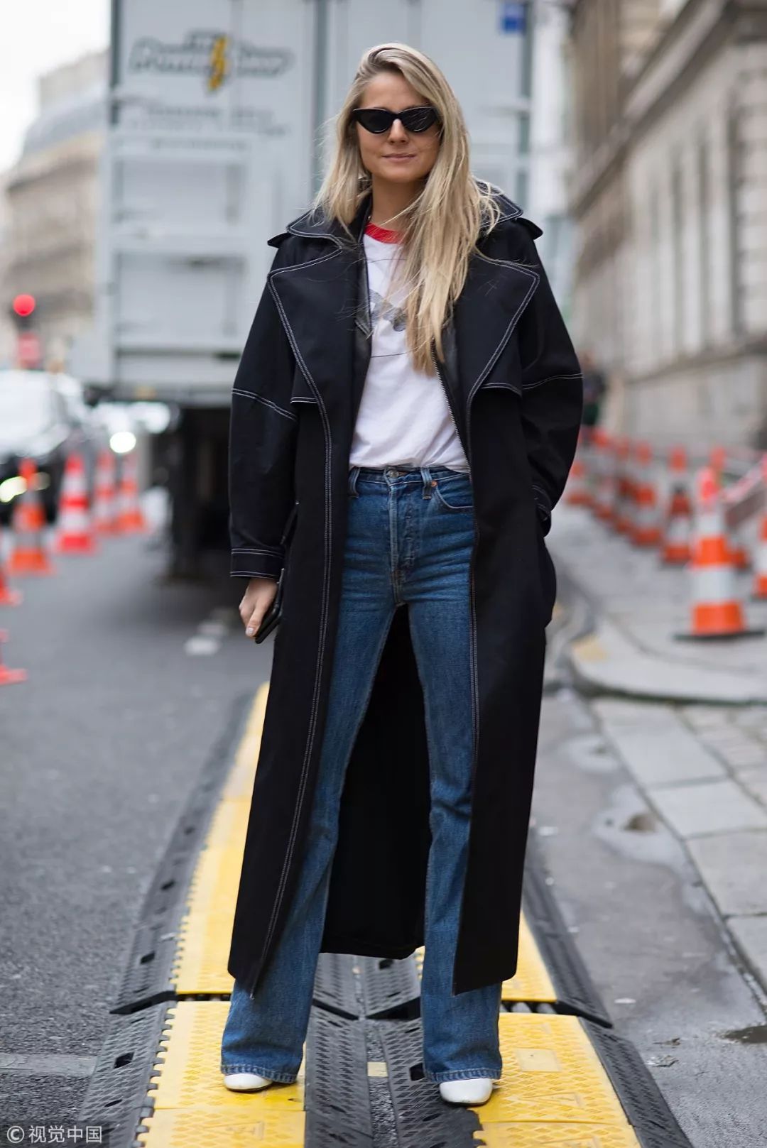 把自己变成“200斤壮汉”的超大风衣，真的好看吗？