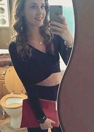 这个妹子的孕期有点怪！大姨妈正常光临，体型也没变丨周末趣读