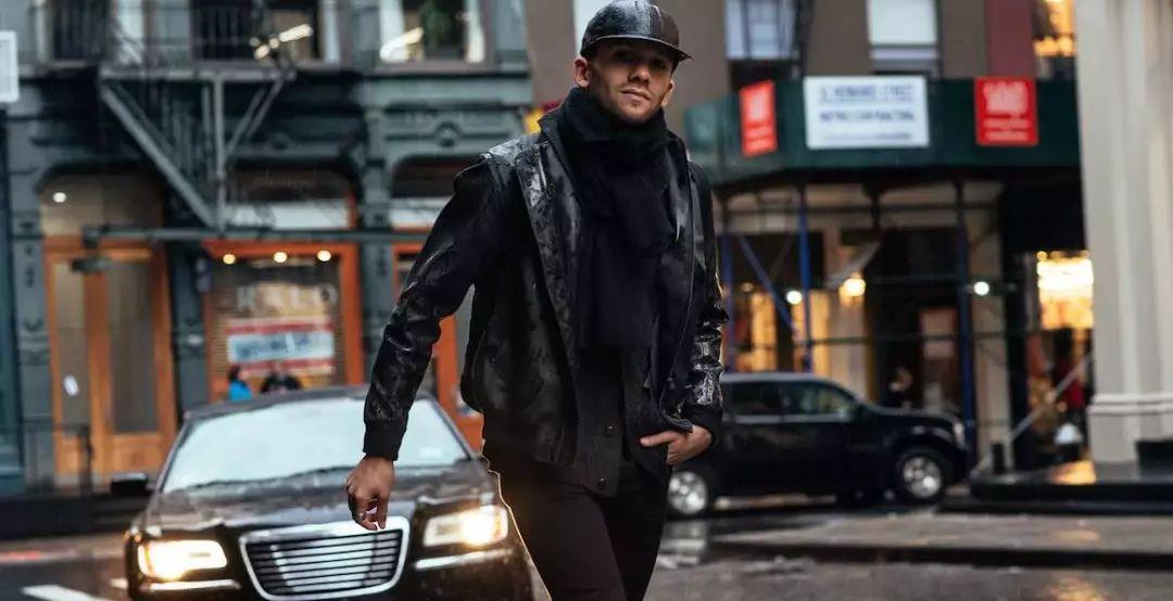 男人爱机车，但女人爱的是你穿的那件皮夹克