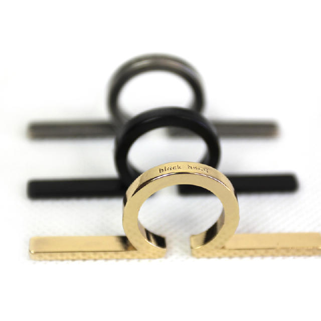 以前很想要一个戒指现在自己买了,去买一枚自己喜欢的戒指