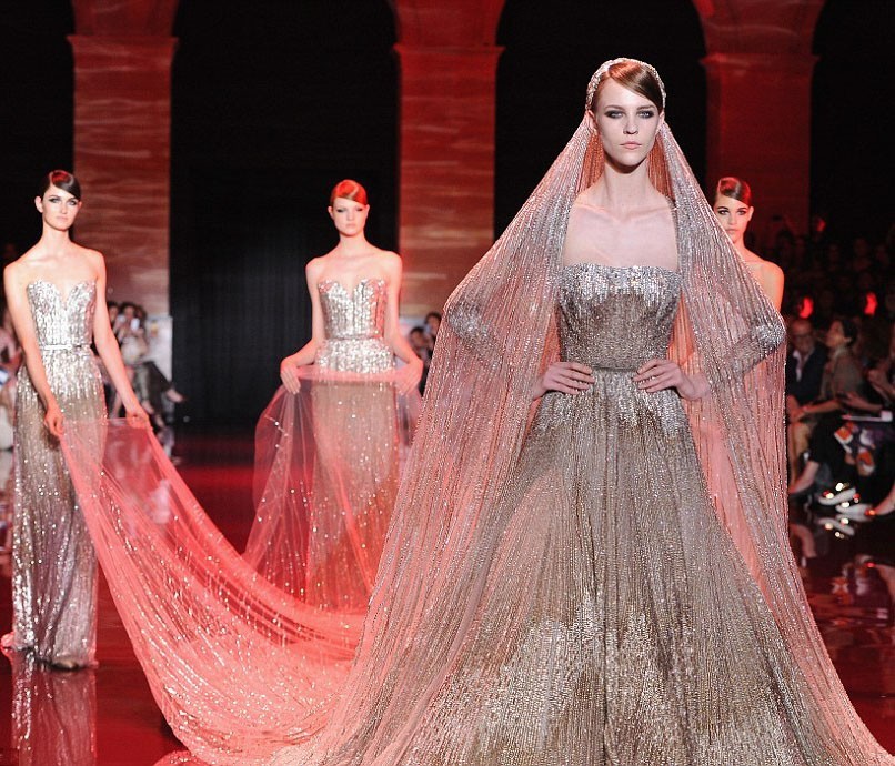 上帝创造了爱情人类发明了婚姻,上帝创造了男人女人