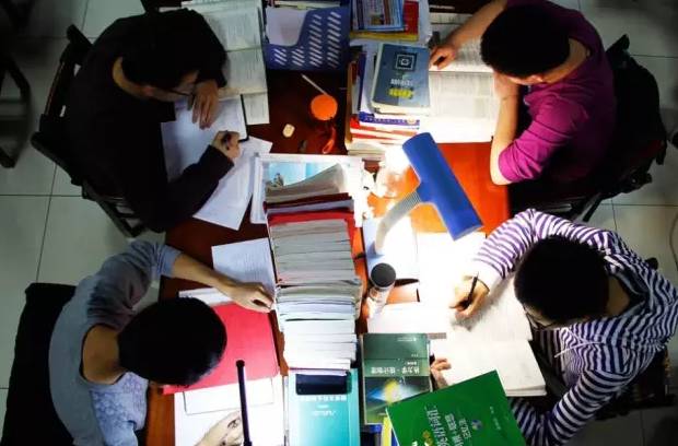 每个班里是不是都有一个这样的人,你小时候班级里一定有这样的人