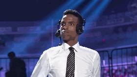 LPL英文解说小哥Barento偶遇“好心”玩家，被取名：李狗蛋？