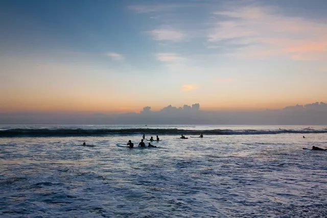 终极火山体验：在爪哇之巅，遇见蓝色地狱之火