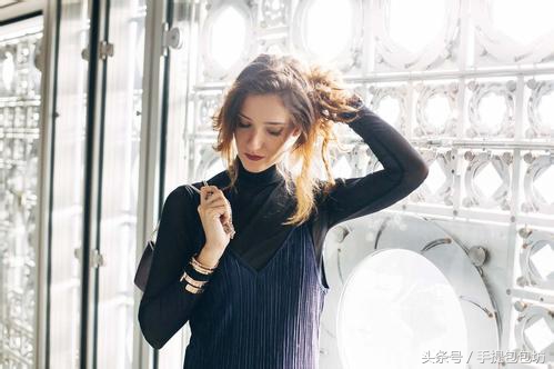 为什么法国女人不买名牌包包，这个答案挺有意思的！