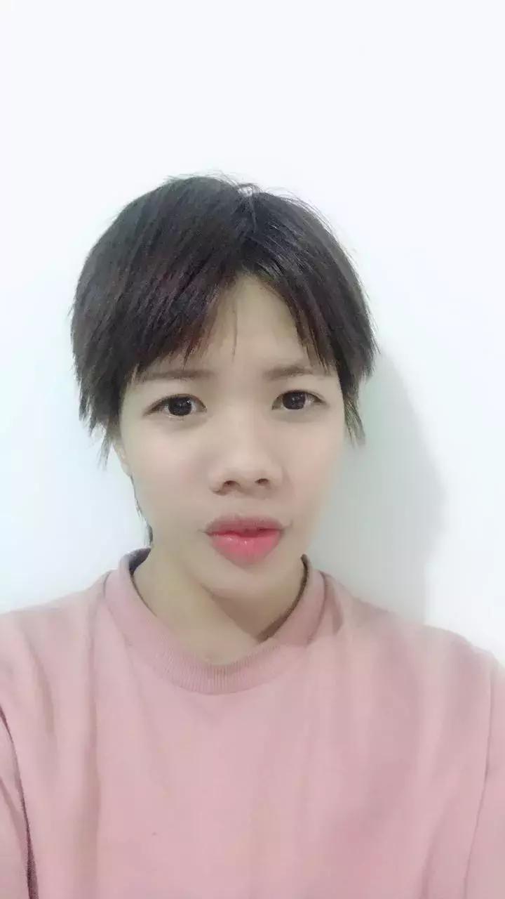 今日为大家曝光这群一年365天天天盆友圈发美食的“小婊砸”们