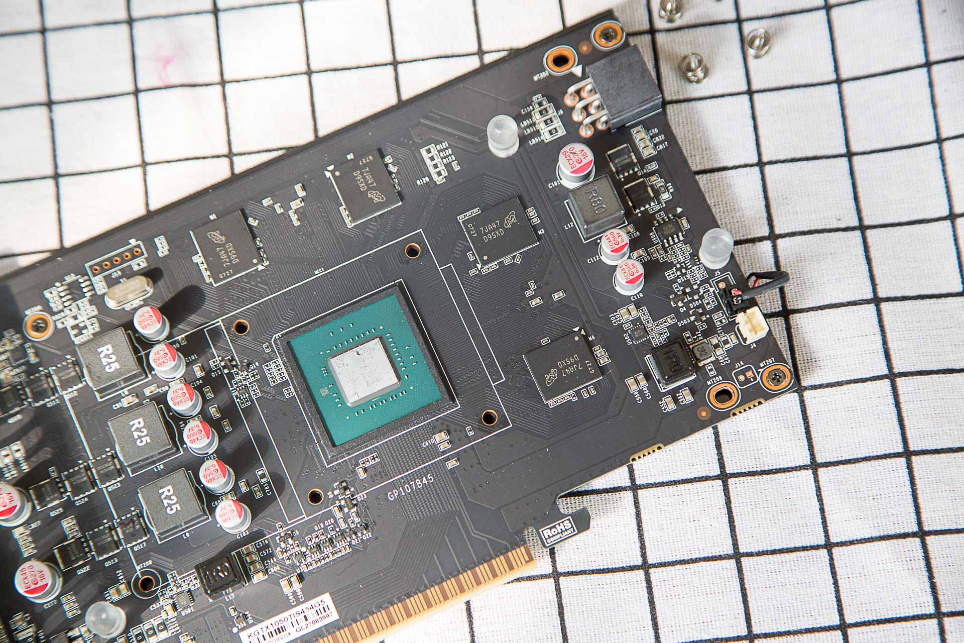 铭瑄gtx1050ti终结者评测,i38100加1060吃鸡评测